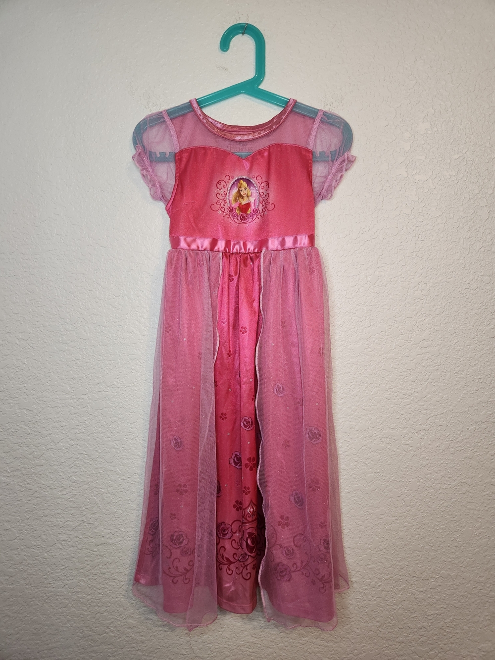 Disney Princess Nightgown featuring Aurora Sleeping Beauty size 6 dressup
